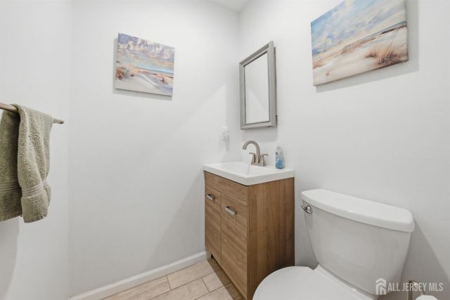 56 Thorne Lane, Old Bridge, NJ 07747