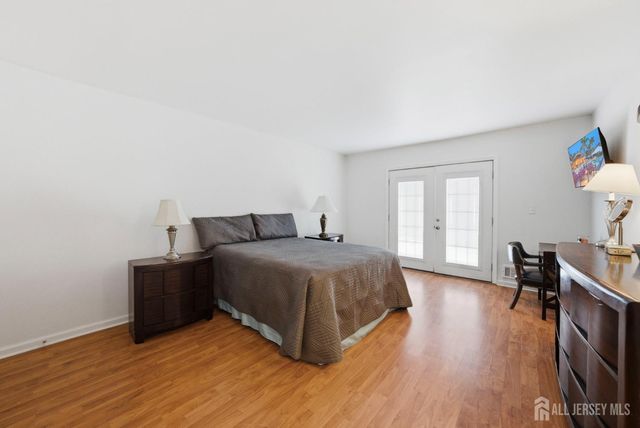 56 Thorne Lane, Old Bridge, NJ 07747