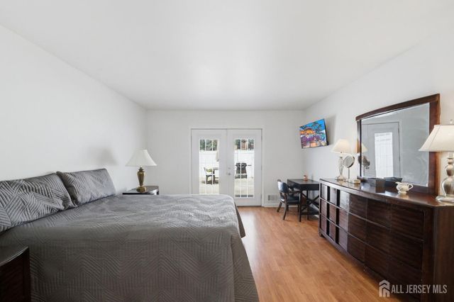 56 Thorne Lane, Old Bridge, NJ 07747