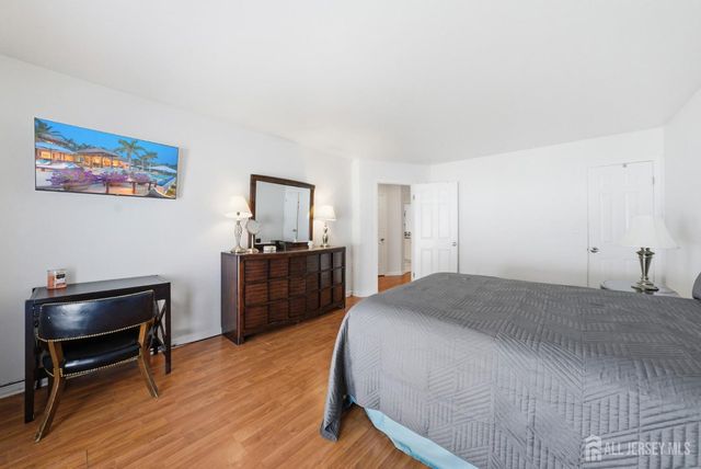 56 Thorne Lane, Old Bridge, NJ 07747