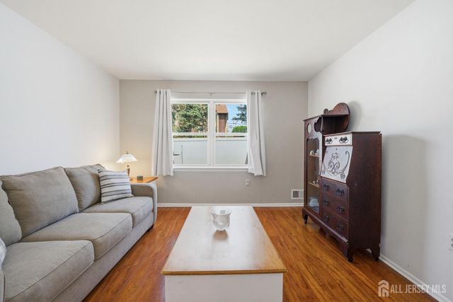 56 Thorne Lane, Old Bridge, NJ 07747