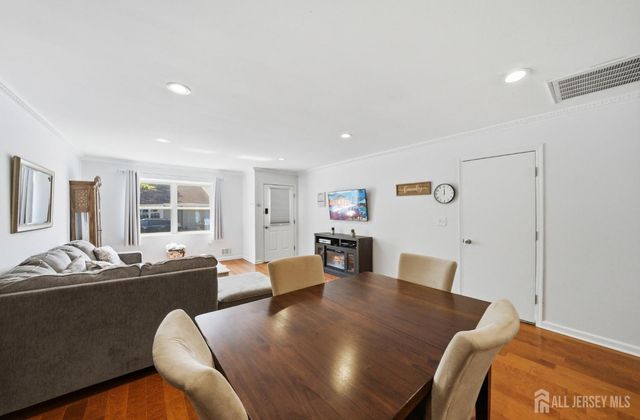 56 Thorne Lane, Old Bridge, NJ 07747