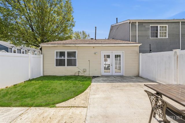 56 Thorne Lane, Old Bridge, NJ 07747