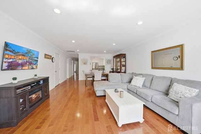 56 Thorne Lane, Old Bridge, NJ 07747