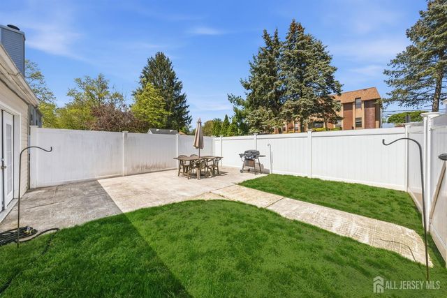 56 Thorne Lane, Old Bridge, NJ 07747