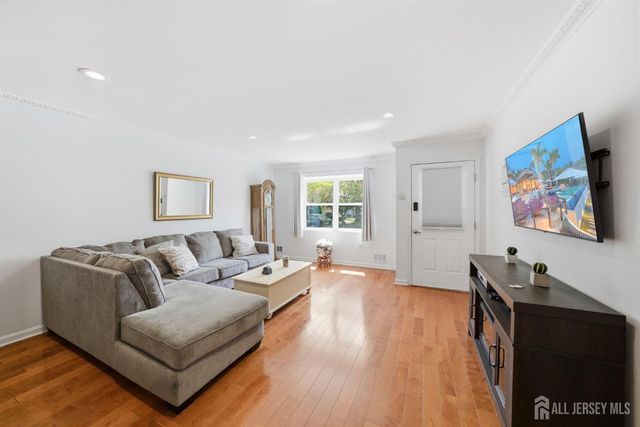 56 Thorne Lane, Old Bridge, NJ 07747