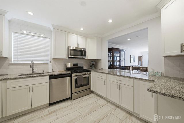 56 Thorne Lane, Old Bridge, NJ 07747