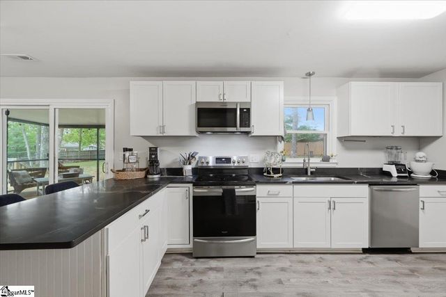 21 Blue Mountain Drive, Greenville, SC 29617