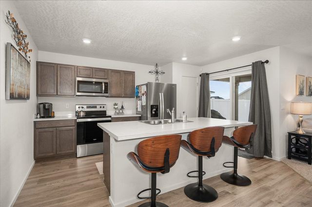 1808 E Boskoop St, Deer Park, WA 99006