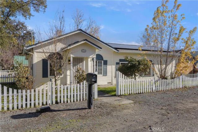 110 S Russell, Lakeport, CA 95453