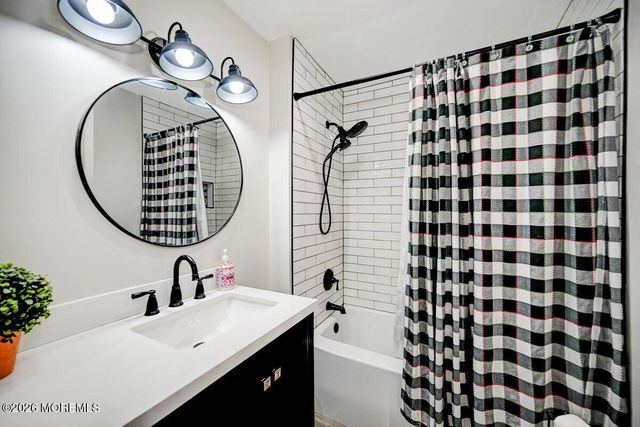 6 Meadowbrook Drive, Howell, NJ 07731