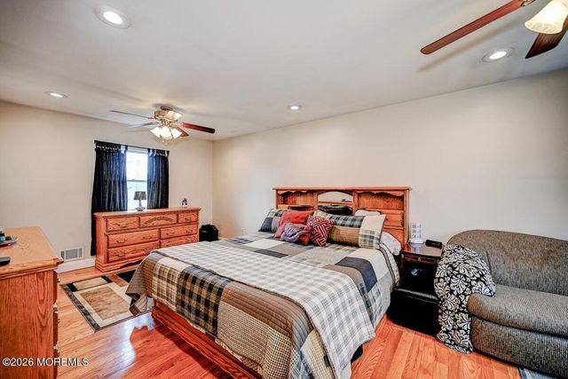 6 Meadowbrook Drive, Howell, NJ 07731