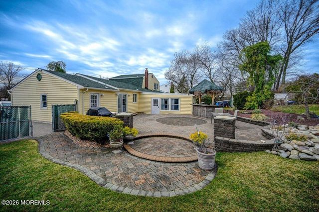 6 Meadowbrook Drive, Howell, NJ 07731