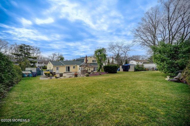 6 Meadowbrook Drive, Howell, NJ 07731