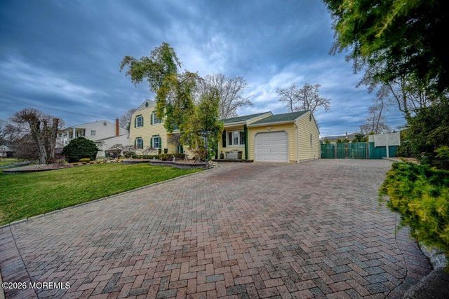 6 Meadowbrook Drive, Howell, NJ 07731