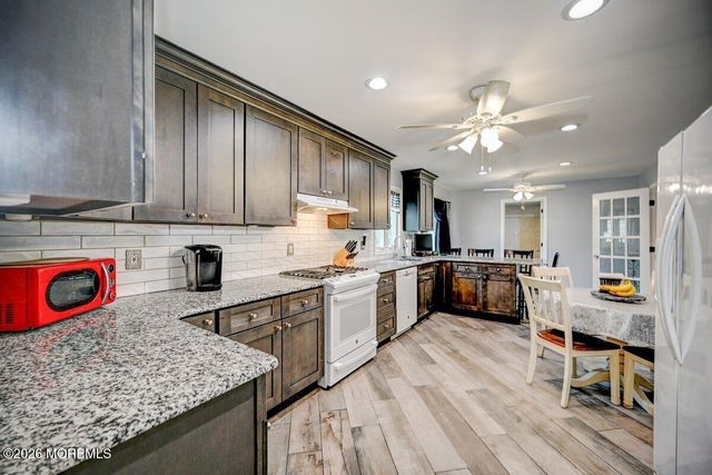 6 Meadowbrook Drive, Howell, NJ 07731