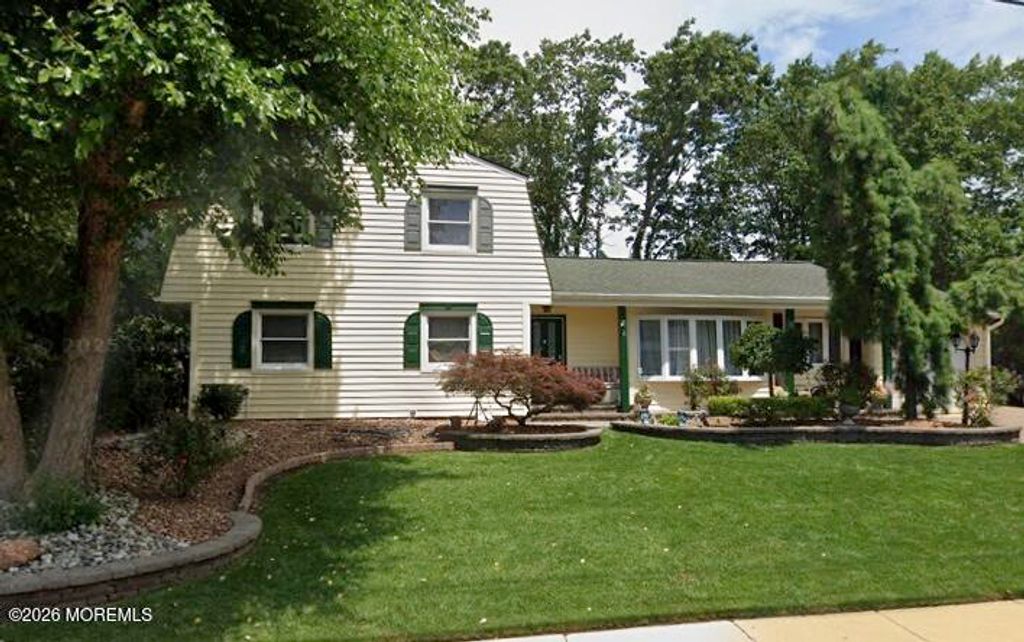 6 Meadowbrook Drive, Howell, NJ 07731
