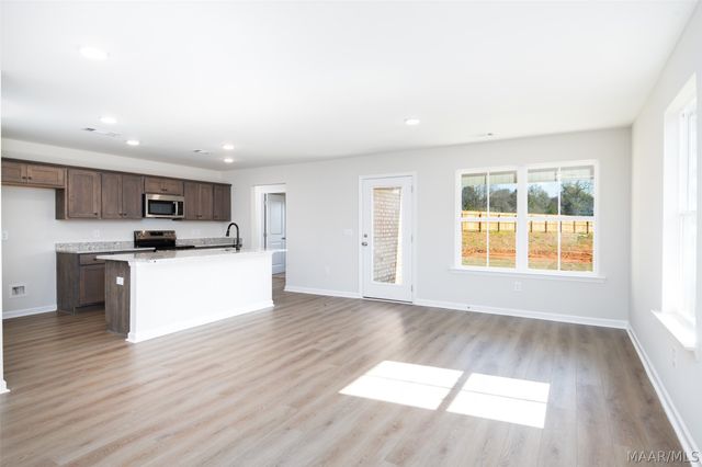 27 Coolidge Drive, Wetumpka, AL 36092