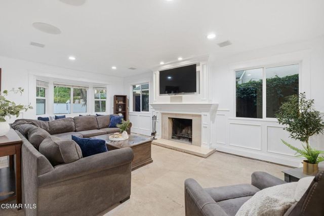 6240 Tamarind Street, Oak Park, CA 91377