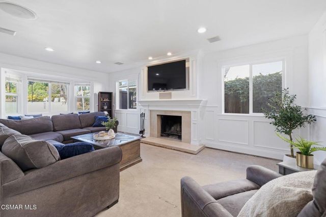 6240 Tamarind Street, Oak Park, CA 91377