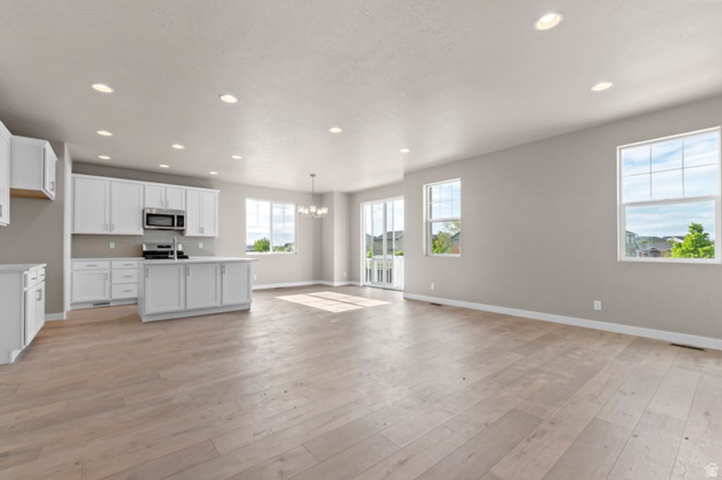Image 13 of property listing at 590 W JUNEGRASS LN, Stansbury Park, UT 84074