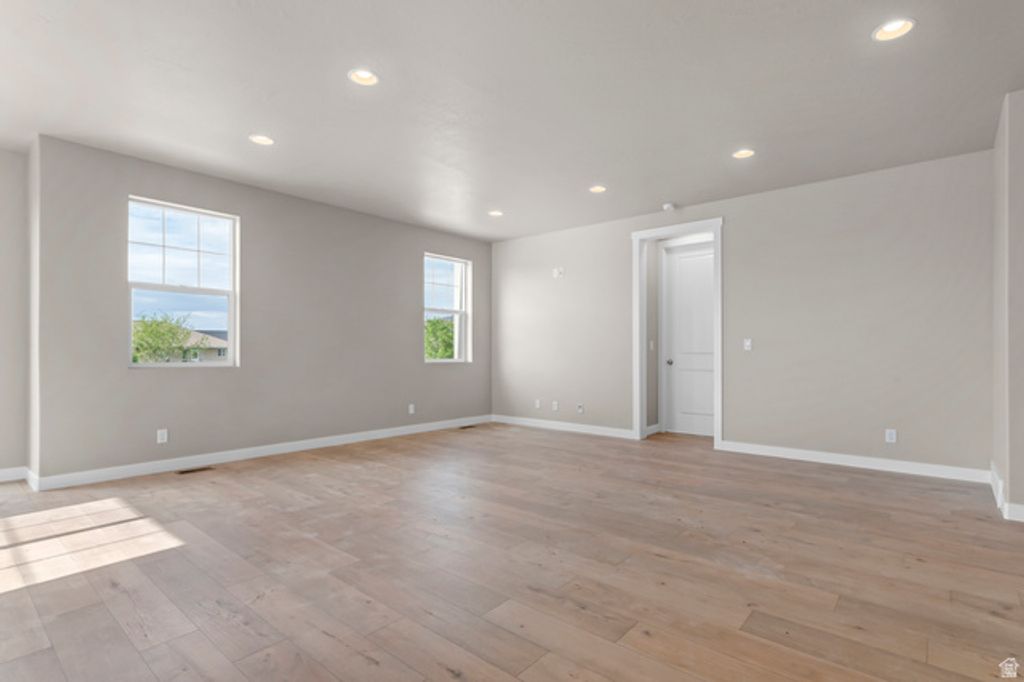 Image 14 of property listing at 590 W JUNEGRASS LN, Stansbury Park, UT 84074