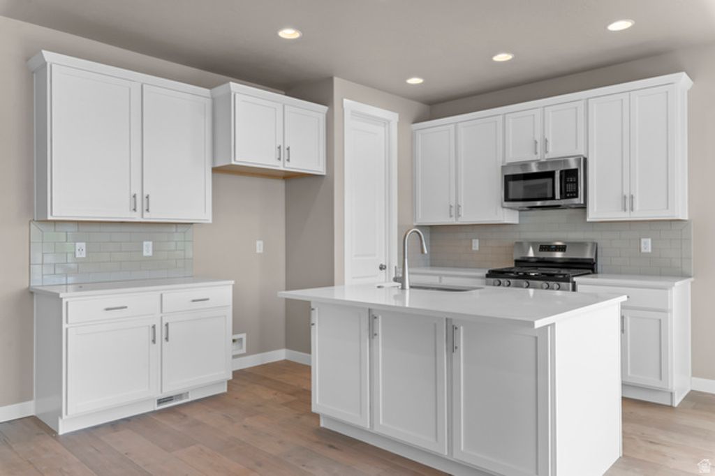 Image 16 of property listing at 590 W JUNEGRASS LN, Stansbury Park, UT 84074