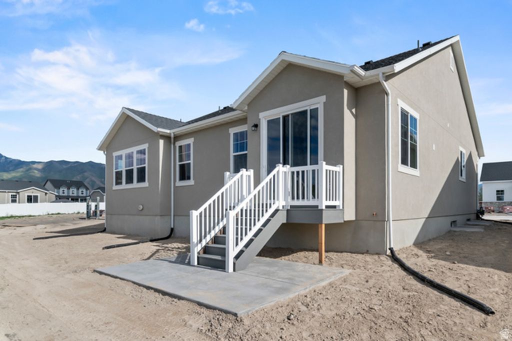 Image 3 of property listing at 590 W JUNEGRASS LN, Stansbury Park, UT 84074