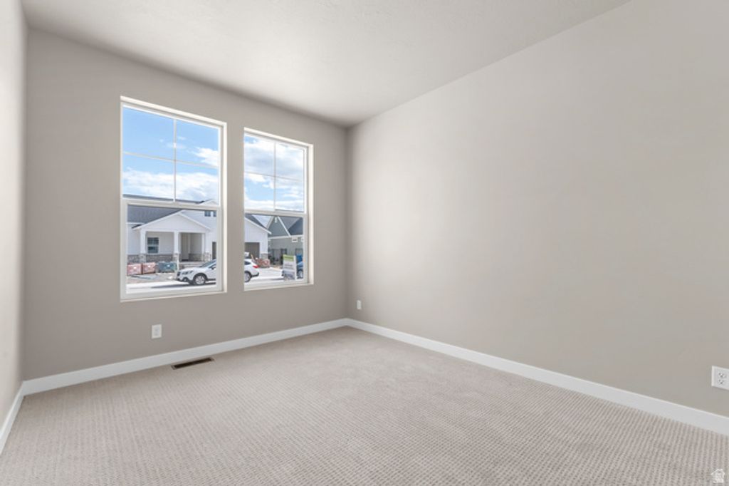 Image 7 of property listing at 590 W JUNEGRASS LN, Stansbury Park, UT 84074