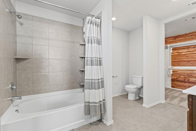 7116 Silver Star LN 75, Austin, TX 78744