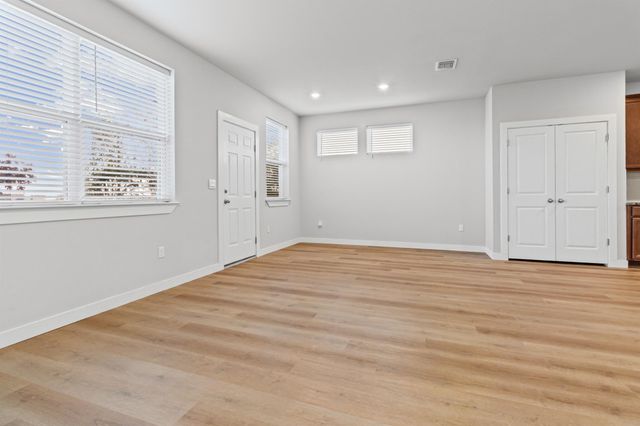 7116 Silver Star LN 75, Austin, TX 78744