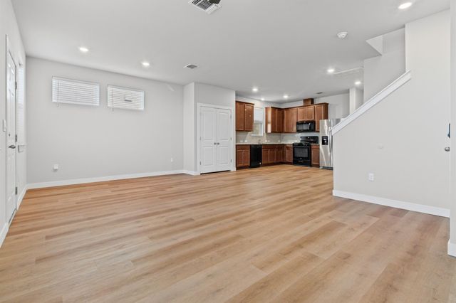 7116 Silver Star LN 75, Austin, TX 78744