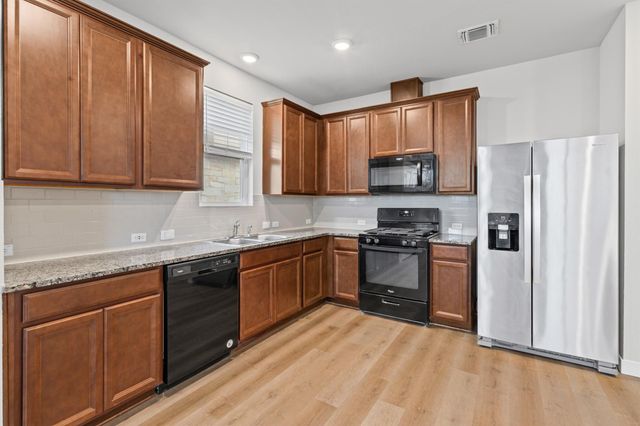 7116 Silver Star LN 75, Austin, TX 78744