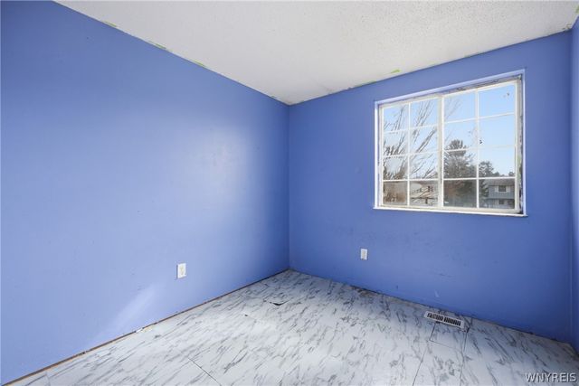 6954 Academy Lane, Lockport Town, NY 14094