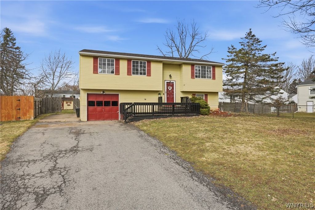 6954 Academy Lane, Lockport Town, NY 14094