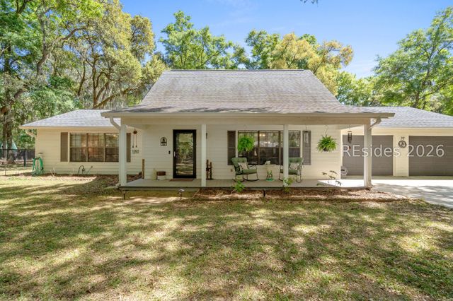 32 W Cedar Rd, St Helena Island, SC 29920