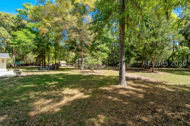 32 W Cedar Rd, St Helena Island, SC 29920