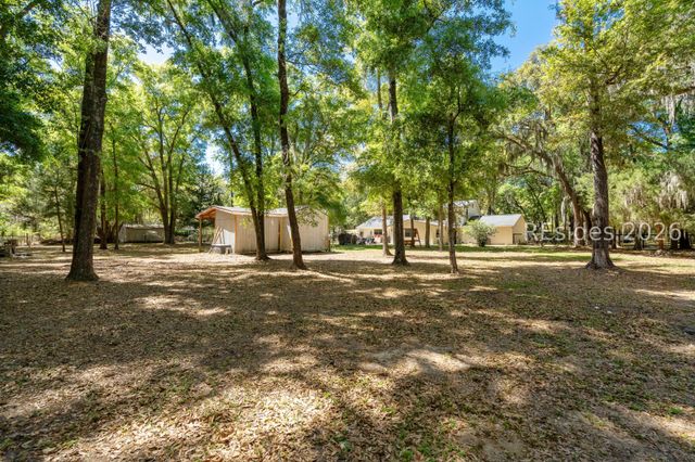 32 W Cedar Rd, St Helena Island, SC 29920