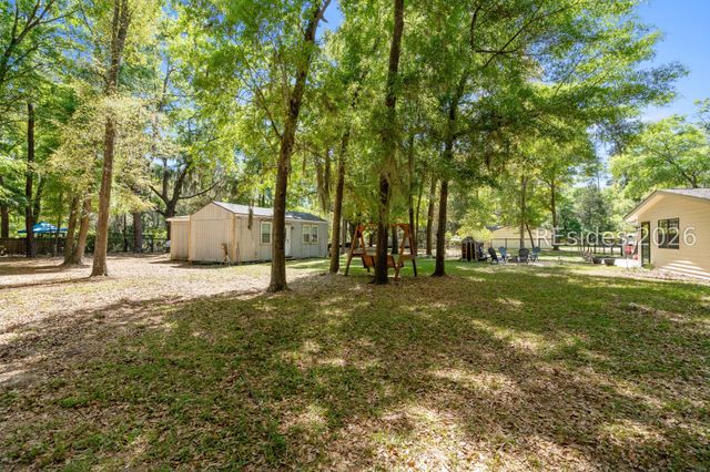 32 W Cedar Rd, St Helena Island, SC 29920