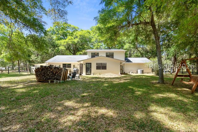 32 W Cedar Rd, St Helena Island, SC 29920