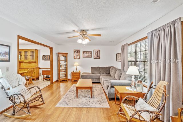 32 W Cedar Rd, St Helena Island, SC 29920