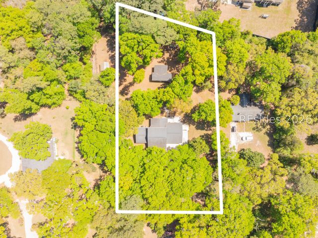 32 W Cedar Rd, St Helena Island, SC 29920