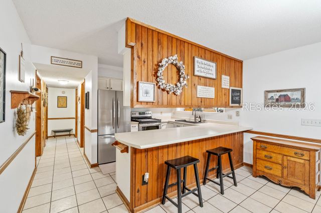 32 W Cedar Rd, St Helena Island, SC 29920