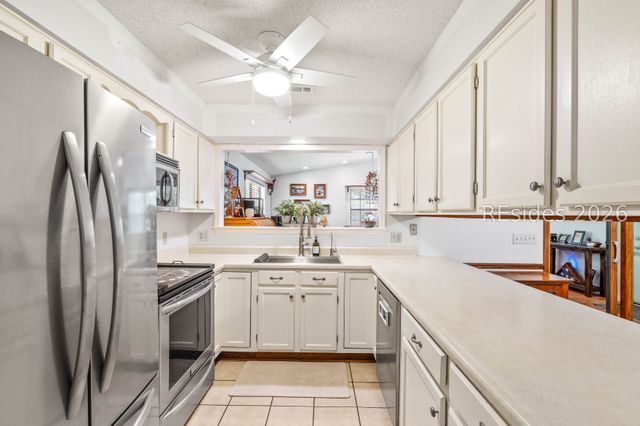 32 W Cedar Rd, St Helena Island, SC 29920