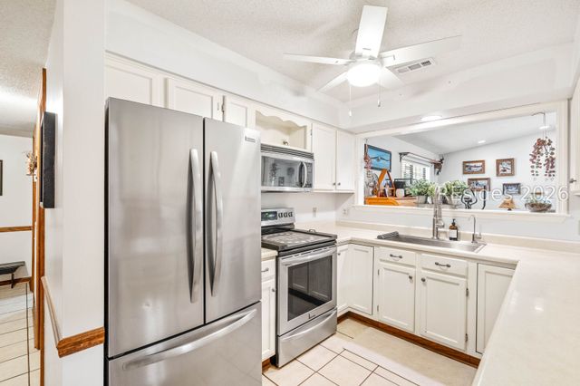 32 W Cedar Rd, St Helena Island, SC 29920