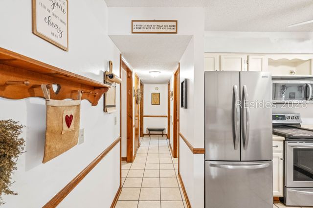 32 W Cedar Rd, St Helena Island, SC 29920