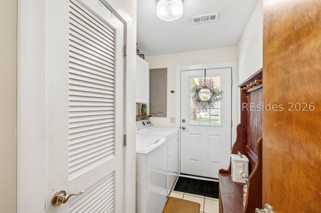 32 W Cedar Rd, St Helena Island, SC 29920