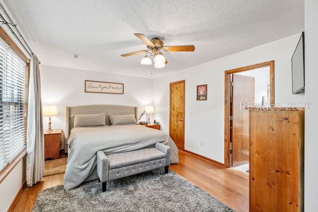 32 W Cedar Rd, St Helena Island, SC 29920