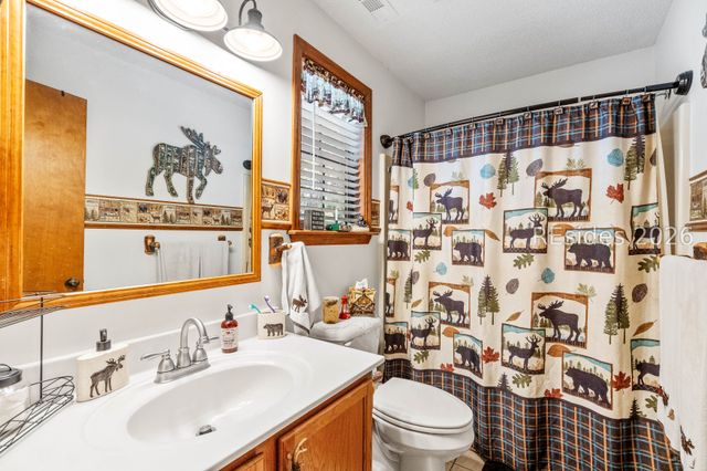 32 W Cedar Rd, St Helena Island, SC 29920