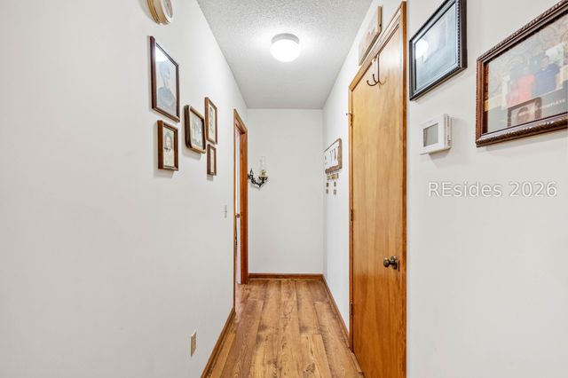 32 W Cedar Rd, St Helena Island, SC 29920